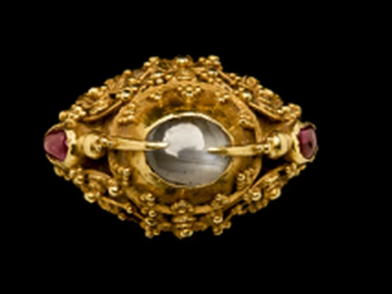Gem-set gold flower-and-bird priest ring from Bali